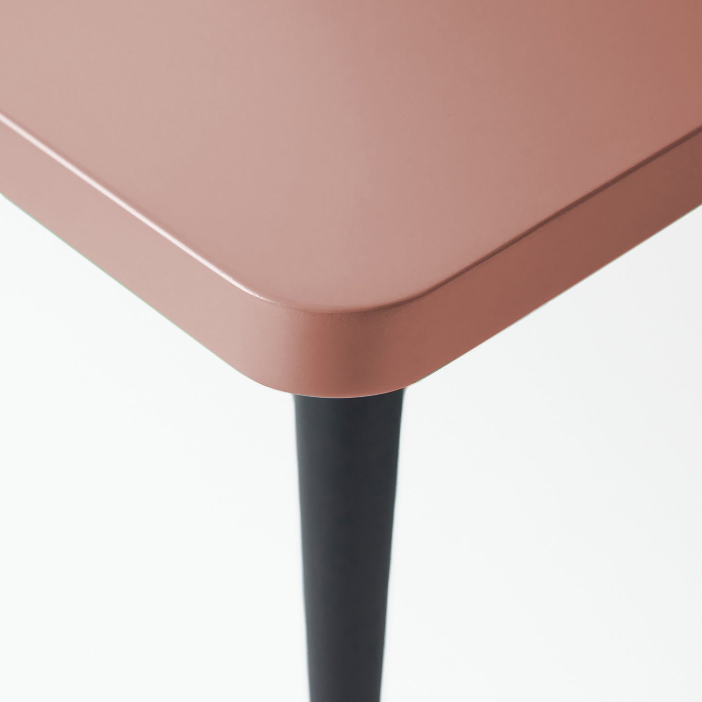 N° 06  - Table basse - 80 x 40 cm - Bois laqué satiné