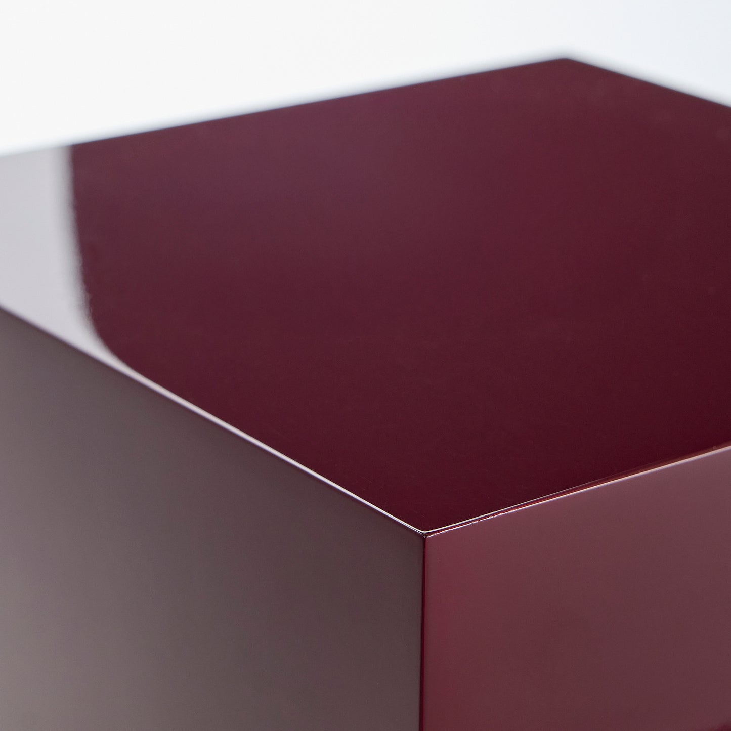 N° 04  Cube - Hauteur 40 cm - Bois laqué brillant