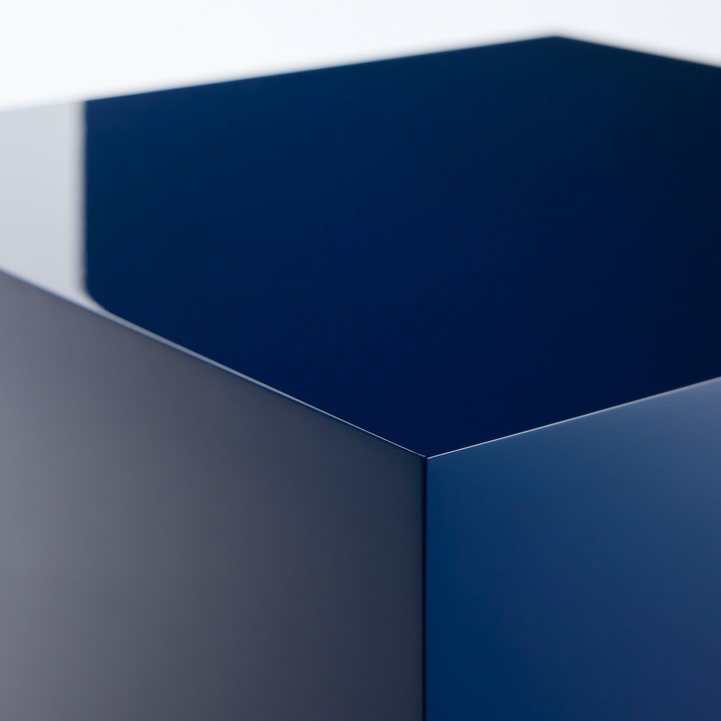 N° 04  Cube - Hauteur 40 cm - Bois laqué brillant