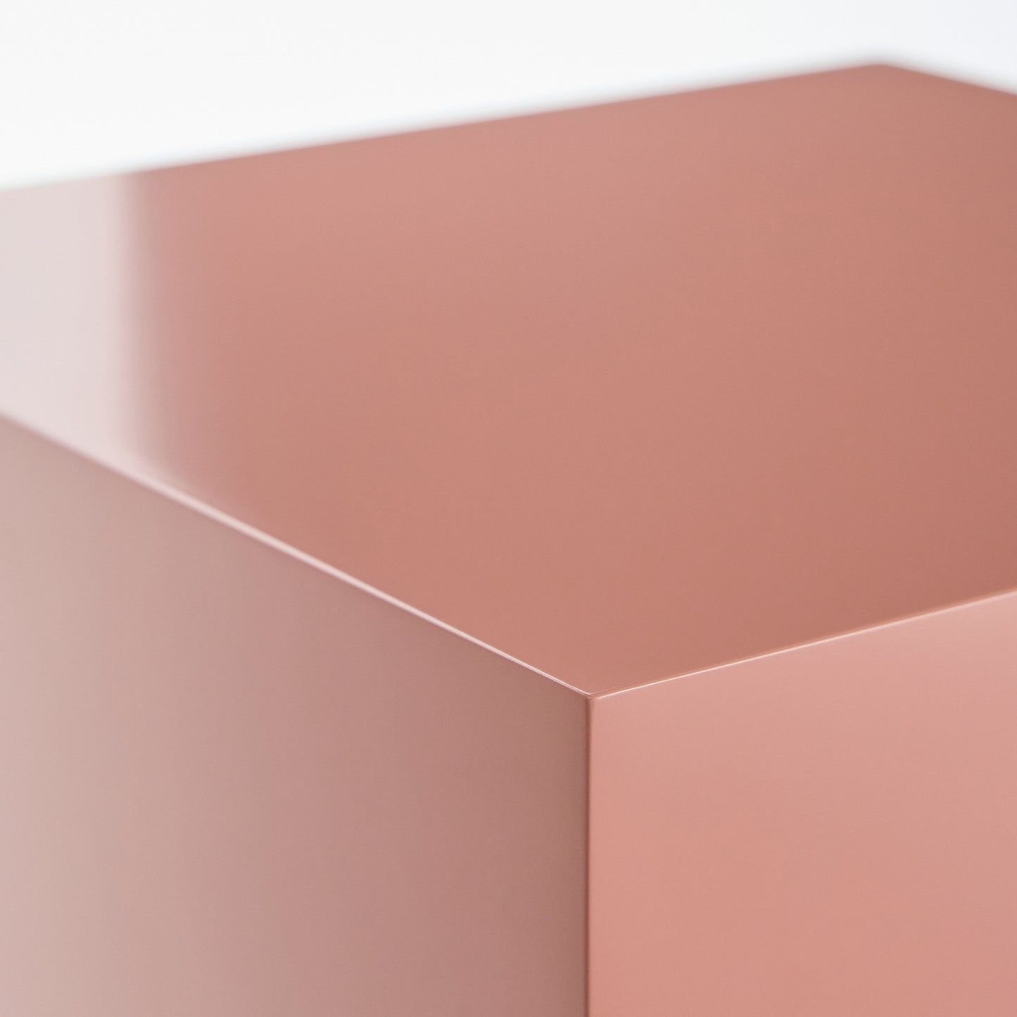 N° 04  Cube - Hauteur 40 cm - Bois laqué satiné