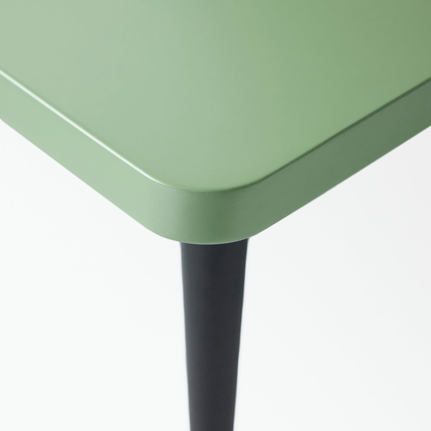 N° 06  - Table basse - 80 x 40 cm - Bois laqué satiné